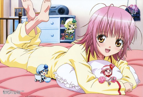 Anime picture 5122x3482 with shugo chara! hinamori amu ran (shugo chara!) suu (shugo chara!) miki (shugo chara!) looking at viewer highres short hair open mouth smile yellow eyes pink hair lying inscription soles chibi girl pillow bed pajamas