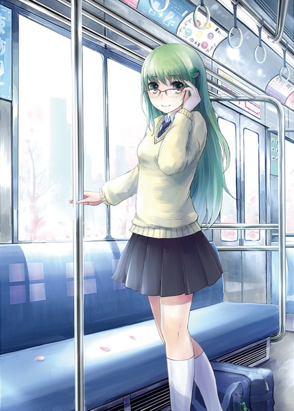 Аниме картинка 1500x2099 с touhou кочия санаэ minato (shouno) длинные волосы высокое изображение улыбка зелёные глаза зелёные волосы девушка юбка мини-юбка лепестки носки очки сэрафуку носки (белые) поезд лягушка