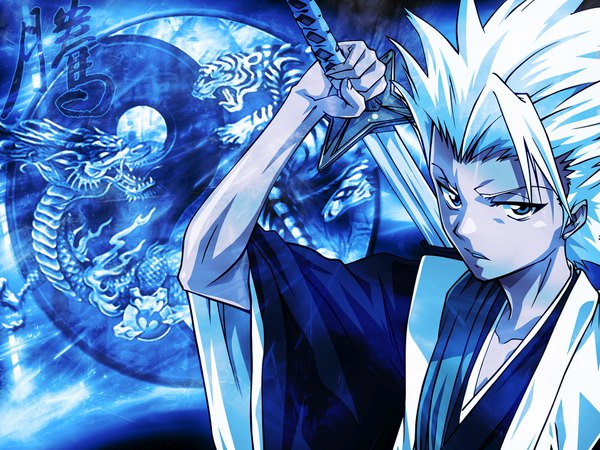 Anime-Bild 1920x1440 mit bleach studio pierrot hitsugaya toushirou single looking at viewer highres short hair blue eyes white hair traditional clothes japanese clothes shadow blue background fantasy bankai boy weapon animal sword kimono