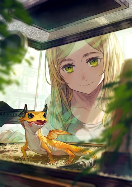 Anime picture 1768x2500 with original kusano shinta single long hair tall image fringe highres blonde hair smile green eyes upper body blurry looking down girl animal reptile lizard