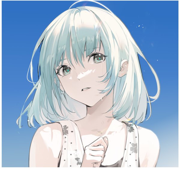 Anime picture 939x879 with original yeyuanqianqianqian single fringe short hair simple background hair between eyes silver hair upper body sleeveless tears blue background silver eyes girl