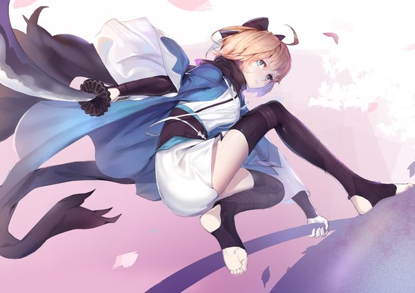 Anime picture 1415x1000 with fate (series) koha-ace okita souji (fate) (all) okita souji (koha-ace) rabbit (tukenitian) single looking at viewer blush fringe short hair blue eyes blonde hair hair between eyes holding full body ahoge bent knee (knees) traditional clothes japanese clothes looking back