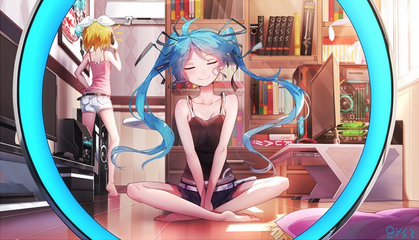 Anime picture 1700x975 with vocaloid hatsune miku kagamine rin qys3 long hair blush fringe short hair blonde hair smile wide image standing sitting twintails bare shoulders multiple girls signed full body indoors eyes closed