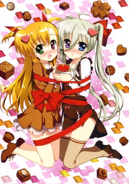 イラスト 2878x4099 と 魔法少女リリカルなのは takamachi vivio einhart stratos 藤真拓哉 長髪 長身像 赤面 highres 開いた口 金髪 ツインテール multiple girls white hair scan loli オッドアイ バレンタイン 女の子 ストッキング ドレス