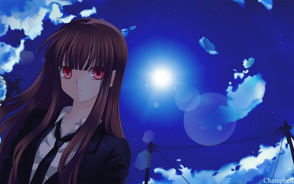 Аниме картинка 2560x1600 с оригинальное изображение sakon04 (sakonlieur) один (одна) длинные волосы смотрит на зрителя высокое разрешение чёрные волосы красные глаза широкое изображение небо облако (облака) девушка рубашка галстук костюм провод (провода)