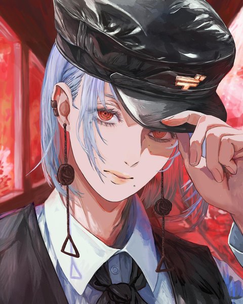 Anime-Bild 1440x1800 mit chainsaw man mappa fami (chainsaw man) nakauma single tall image looking at viewer short hair red eyes silver hair upper body fingernails mole mole under eye mole under mouth expressionless adjusting hat girl hat earrings