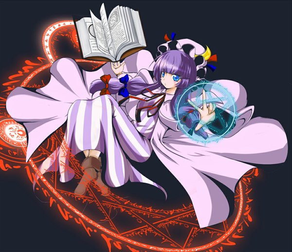 Anime picture 1000x866 with touhou patchouli knowledge amino dopple (artist) single long hair looking at viewer blush blue eyes purple hair magic girl dress bow hair bow shoes book (books) magic circle