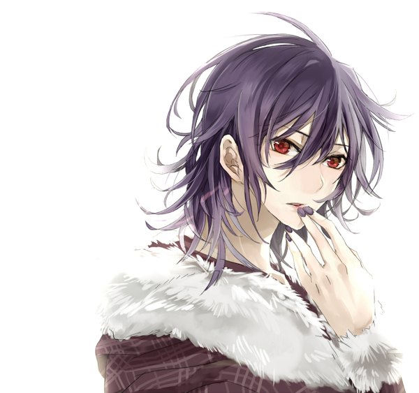 イラスト 1494x1402 と 屍鬼 yuuki natsuno ソロ カメラ目線 前髪 短い髪 赤い目 白背景 purple hair nail polish finger to mouth pale skin 男性 コート