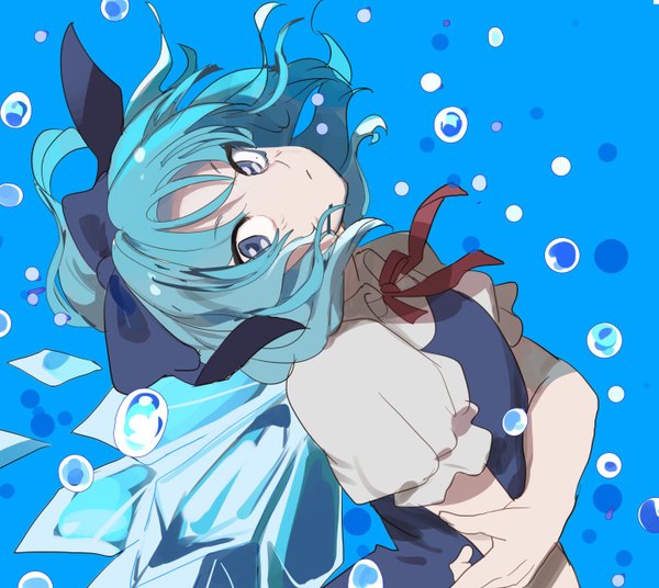 Anime picture 1432x1280 with touhou cirno joniko1110 single looking at viewer short hair blue eyes blue hair upper body leaning puffy sleeves blue background holding arm girl bow hair bow wings bubble (bubbles)