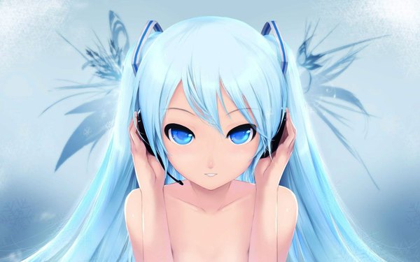 Anime-Bild 1680x1050 mit vocaloid hatsune miku cait single long hair looking at viewer fringe simple background smile wide image twintails bare shoulders upper body parted lips aqua eyes aqua hair blue background girl headphones headset