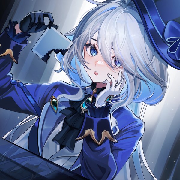 Anime picture 1916x1916 with genshin impact furina (genshin impact) chen ying (alan-yut) single long hair looking at viewer fringe highres blue eyes holding silver hair upper body long sleeves multicolored hair arm up hair over one eye :o colored inner hair hand on cheek girl