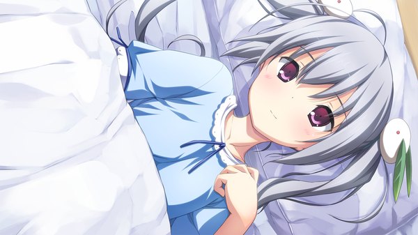 Anime picture 1280x720 with material brave giga kamine mashiro kikuchi seiji long hair wide image twintails game cg lying pink eyes grey hair loli girl hair ornament pajamas