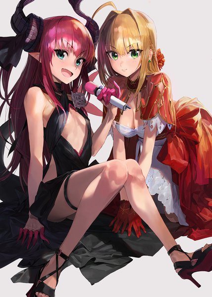 イラスト 1200x1683 と Fateシリーズ fate/extra fate/extra ccc nero claudius (fate) (all) ネロ・クラウディウス(fate) elizabeth bathory (fate) (all) エリザベート・バートリー(ブレイブ) モ誰 長髪 長身像 カメラ目線 赤面 前髪 おっぱい 開いた口 青い目 light erotic simple background 金髪 笑顔