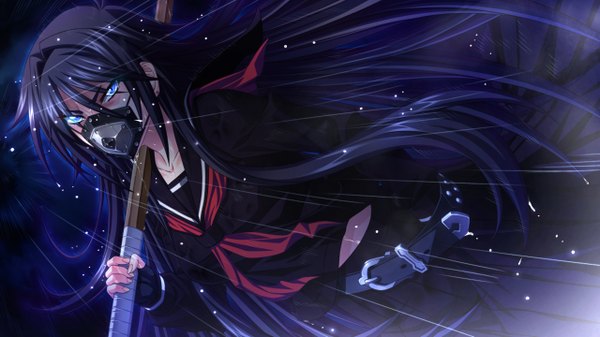 イラスト 1280x720 と tsujidou-san no virgin road ソロ カメラ目線 前髪 青い目 黒髪 simple background hair between eyes wide image holding game cg very long hair dutch angle dark background rain 女の子 制服 武器 セーラー服 ベルト