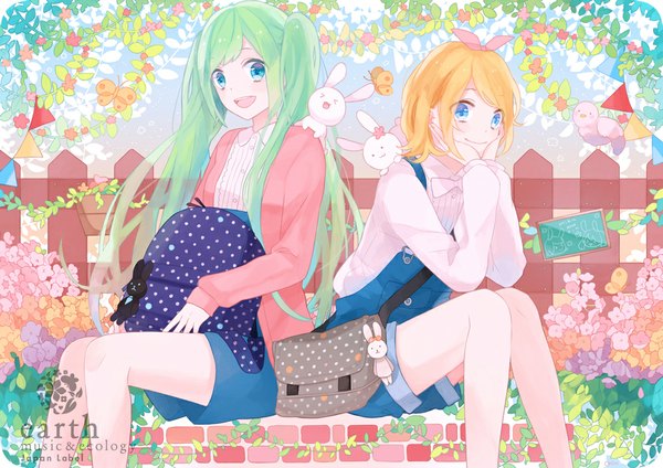Anime picture 1000x707 with vocaloid hatsune miku kagamine rin gomi chiri long hair looking at viewer blush short hair open mouth blue eyes blonde hair smile sitting twintails multiple girls green hair polka dot animal on shoulder girl bow
