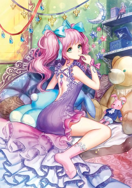 Anime picture 600x852 with original kankito single long hair tall image looking at viewer fringe hair between eyes sitting twintails green eyes pink hair full body bent knee (knees) indoors blunt bangs looking back from behind sparkle finger to mouth