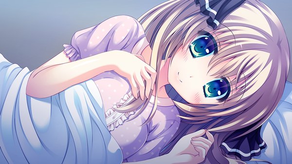 イラスト 1280x720 と pure yome ソロ 長髪 カメラ目線 赤面 青い目 金髪 笑顔 wide image game cg lying 女の子 パジャマ