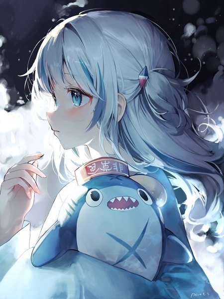 Anime picture 768x1024 with virtual youtuber hololive hololive english gawr gura gawr gura (1st costume) bloop (gawr gura) ame929 single long hair tall image blue eyes looking away silver hair upper body profile multicolored hair streaked hair girl animal fish (fishes)