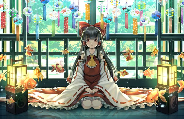 Anime picture 1500x971 with touhou hakurei reimu yuuka nonoko single long hair looking at viewer black hair red eyes sitting traditional clothes japanese clothes seiza nontraditional miko girl bow hair bow detached sleeves animal bubble (bubbles) fish (fishes)
