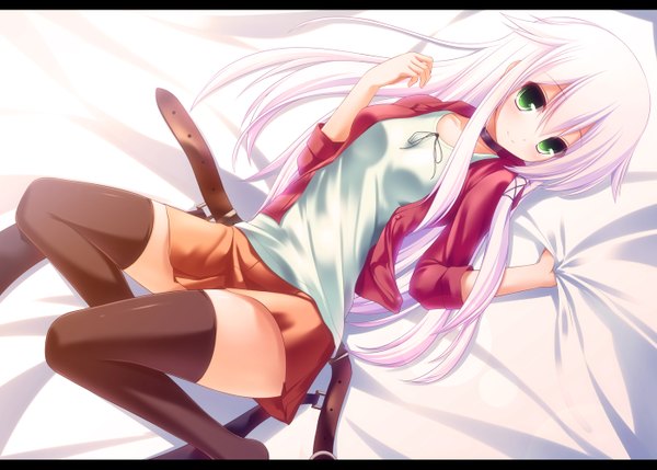 Anime picture 1398x1000 with original syroh single long hair looking at viewer blush smile green eyes white hair lying girl thighhighs skirt black thighhighs miniskirt belt