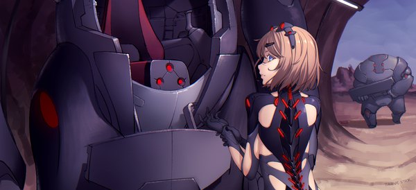 Anime picture 1748x800 with original daye bie qia lian single looking at viewer fringe highres short hair blue eyes brown hair wide image signed upper body looking back from behind girl gloves black gloves hairclip bodysuit mecha