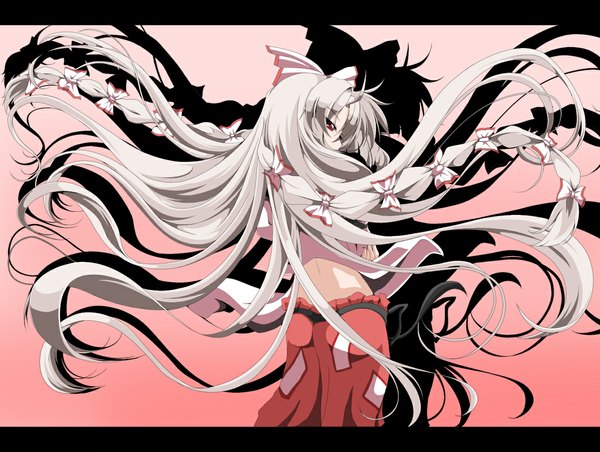 Anime picture 1111x837 with touhou fujiwara no mokou shirosuzu single long hair red eyes silver hair very long hair looking back shadow back letterboxed girl bow hair bow