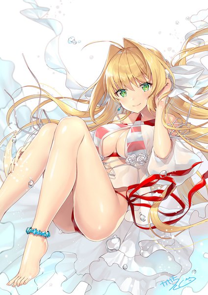 イラスト 707x1000 と Fateシリーズ fate/grand order nero claudius (fate) (all) ネロ・クラウディウス(水着) かがちさく ソロ 長髪 長身像 カメラ目線 赤面 前髪 おっぱい light erotic 金髪 笑顔 hair between eyes 緑の目 signed payot アホ毛