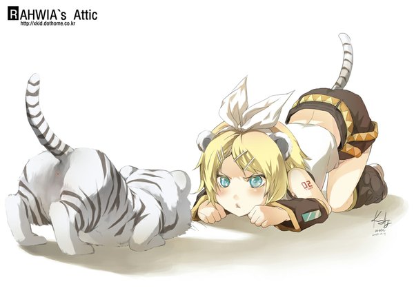 Anime picture 1000x714 with vocaloid kagamine rin rahwia single blush short hair blue eyes blonde hair signed animal ears tail animal tail on all fours kemonomimi mode tiger ears tiger tail girl hair ornament bow hair bow