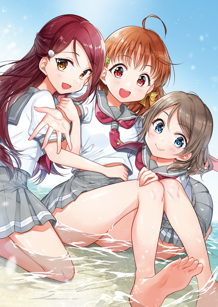 イラスト 1000x1407 と ラブライブ!サンシャイン!! サンライズ love live! 桜内梨子 渡辺曜 高海千歌 雪子 長髪 長身像 カメラ目線 赤面 前髪 開いた口 青い目 light erotic 笑顔 hair between eyes 赤い目 茶色の髪 座る