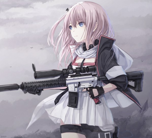 イラスト 1807x1650 と ドールズフロントライン st ar-15 (girls frontline) inosia ソロ 長髪 前髪 highres 青い目 hair between eyes holding signed looking away ピンク髪 outdoors ワンサイドアップ 女の子 ドレス 手袋 武器 動物