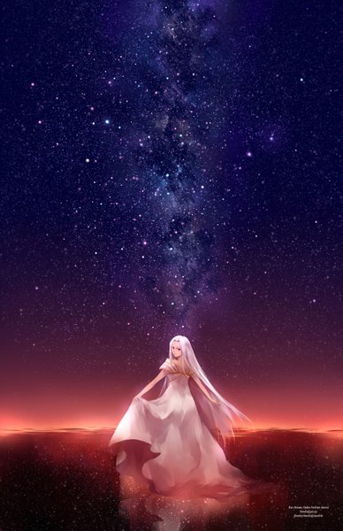 Anime picture 1000x1545 with fate (series) fate/zero type-moon irisviel von einzbern feesh single tall image red eyes holding sky white hair very long hair looking back from behind night reflection albino girl dress star (stars)