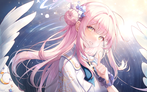 Anime picture 4000x2500 with blue archive mika (blue archive) misyune single long hair looking at viewer highres smile yellow eyes pink hair absurdres upper body hair bun (hair buns) grin white wings girl wings halo