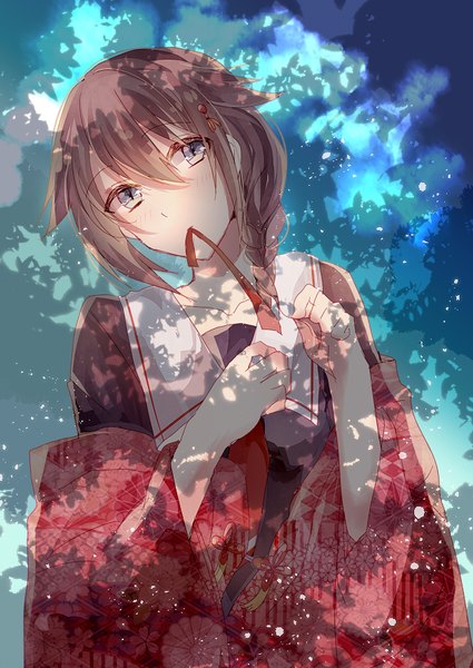 Anime picture 627x885 with kantai collection shigure destroyer matsuyuki so single long hair tall image blush fringe hair between eyes brown hair holding looking away silver hair braid (braids) traditional clothes japanese clothes shadow mouth hold single braid ribbon in mouth
