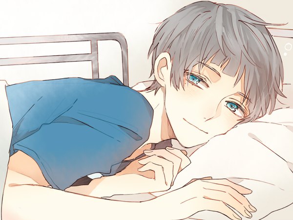 Anime picture 1200x900 with free! kyoto animation aiichiro nitori shijima tohiro single looking at viewer short hair blue eyes lying light smile grey hair mole mole under eye messy hair boy pillow bed t-shirt