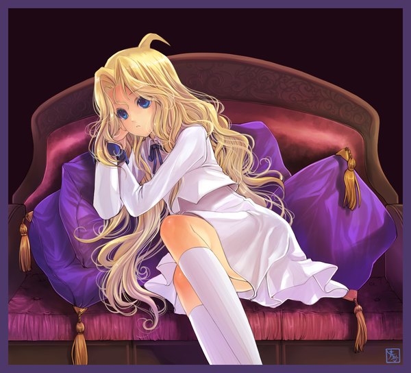 Anime picture 1250x1134 with saki ryuumonbuchi touka aosuna single long hair blue eyes blonde hair wavy hair girl dress socks pillow white socks couch