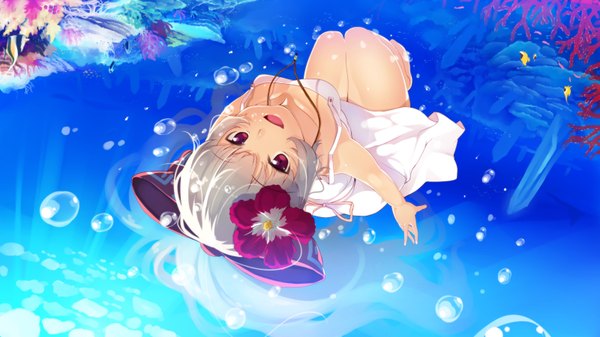 Anime picture 1600x900 with touhou fujiwara no mokou yuuji (yukimimi) single long hair open mouth red eyes wide image silver hair hair flower underwater girl hair ornament bow hair bow pendant sundress bubble (bubbles) fish (fishes)