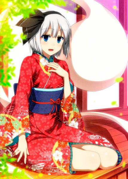 Аниме картинка 800x1120 с touhou konpaku youmu sazanami mio один (одна) высокое изображение смотрит на зрителя короткие волосы открытый рот голубые глаза белые волосы традиционная одежда японская одежда девушка повязка на волосы кимоно оби раздвижные двери