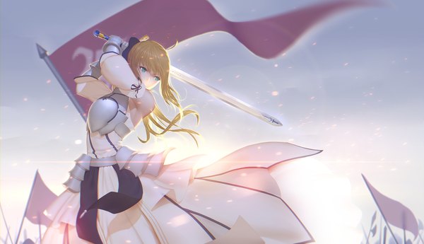 Anime picture 2586x1490 with fate (series) fate/unlimited codes type-moon artoria pendragon (all) saber lily maredoro long hair highres blonde hair wide image green eyes looking away sky ahoge ponytail wind sunlight depth of field girl bow