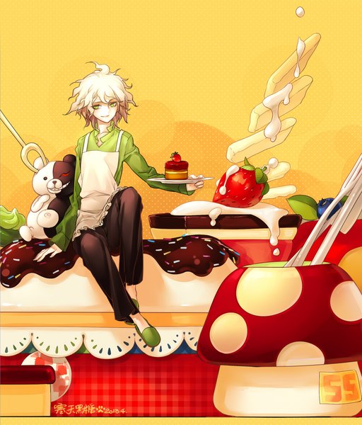 Anime picture 2000x2343 with dangan ronpa super dangan ronpa 2 monokuma komaeda nagito kickylian tall image fringe highres short hair smile sitting green eyes ahoge bent knee (knees) white hair head tilt yellow background spiked hair messy hair boy