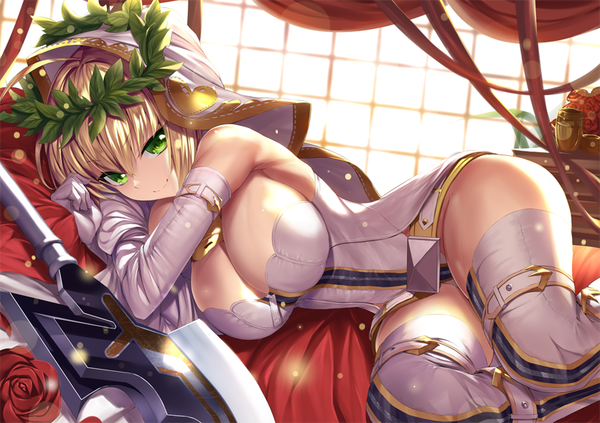 Anime picture 818x578 with fate (series) fate/extra fate/extra ccc nero claudius (fate) nero claudius (fate/extra) nero claudius (bride) (fate) heirou single looking at viewer short hair breasts light erotic blonde hair smile bare shoulders green eyes cleavage ahoge bent knee (knees) lying