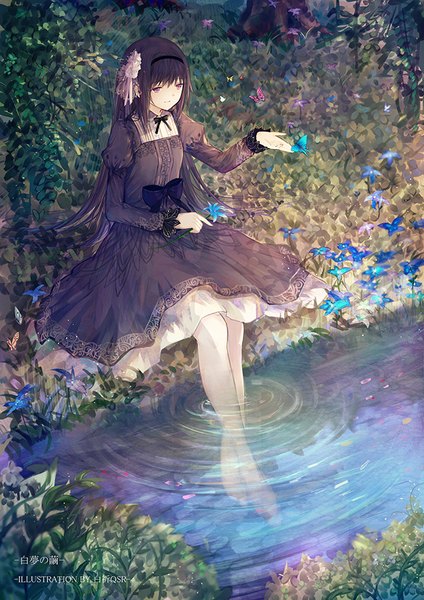Anime picture 636x900 with mahou shoujo madoka magica shaft (studio) akemi homura bai qi-qsr single long hair tall image fringe black hair sitting purple eyes holding signed payot outdoors barefoot hair flower light smile from above no shoes