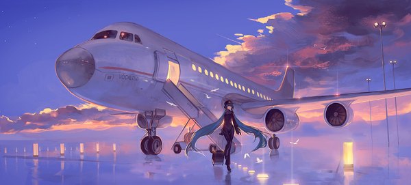Anime picture 1500x679 with vocaloid hatsune miku hanyijie single wide image twintails looking away sky cloud (clouds) very long hair girl gloves animal black gloves bird (birds) bodysuit flat cap aircraft airplane