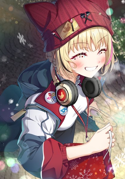 Anime-Bild 2800x4000 mit virtual youtuber hololive omaru polka tang-du single tall image highres short hair blonde hair smile outdoors eyes closed long sleeves from above grin lens flare snowing christmas exhalation running