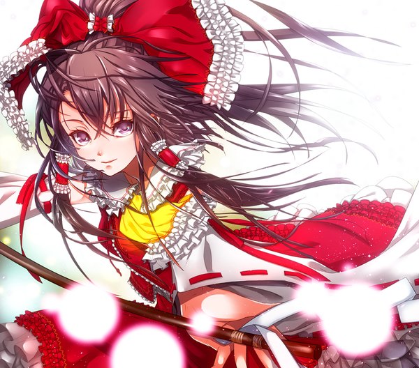 Anime picture 1000x880 with touhou hakurei reimu garamgum single long hair looking at viewer fringe hair between eyes brown hair purple eyes traditional clothes japanese clothes nontraditional miko girl bow hair bow detached sleeves frills hair tubes