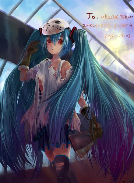 イラスト 2200x3000 と ボーカロイド 初音ミク jojofon ソロ 長身像 highres 赤い目 ツインテール very long hair aqua hair torn clothes 女の子 スカート 手袋 髪飾り ミニスカート 血 仮面 axe