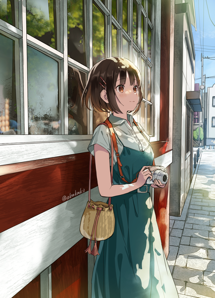 Anime picture 1000x1390 with original akamoku single tall image short hair red eyes brown hair standing signed looking away outdoors twitter username open collar girl dress building (buildings) bobby pin bag camera