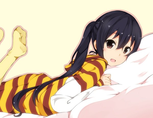Anime picture 1000x770 with k-on! kyoto animation nakano azusa plus9 (artist) single long hair looking at viewer open mouth black hair twintails brown eyes lying girl