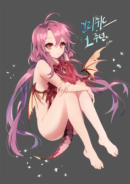Anime picture 650x919 with original interitio long hair tall image looking at viewer light erotic simple background red eyes sitting bare shoulders yellow eyes pink hair bent knee (knees) tail barefoot horn (horns) inscription grey background bare legs sparkle