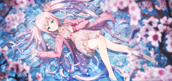 Anime picture 1900x897 with vocaloid uni (vocaloid) bae.c single long hair looking at viewer fringe highres smile wide image twintails green eyes payot pink hair silver hair ahoge bent knee (knees) lying very long hair barefoot