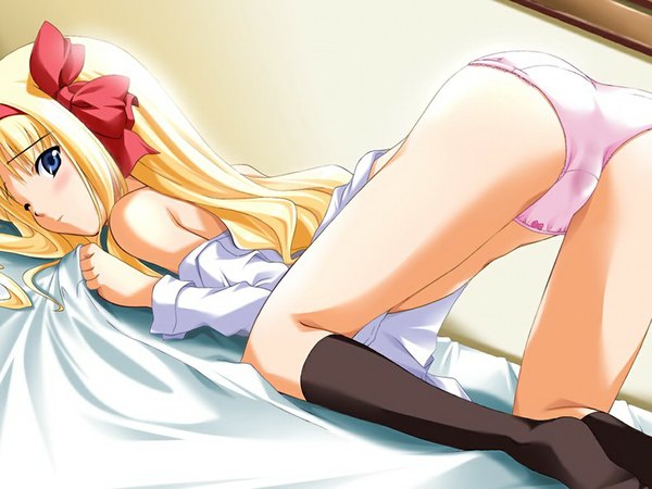 Anime picture 1024x768 with anonono komiya momiji long hair blue eyes light erotic blonde hair game cg ass girl underwear panties ribbon (ribbons) hair ribbon